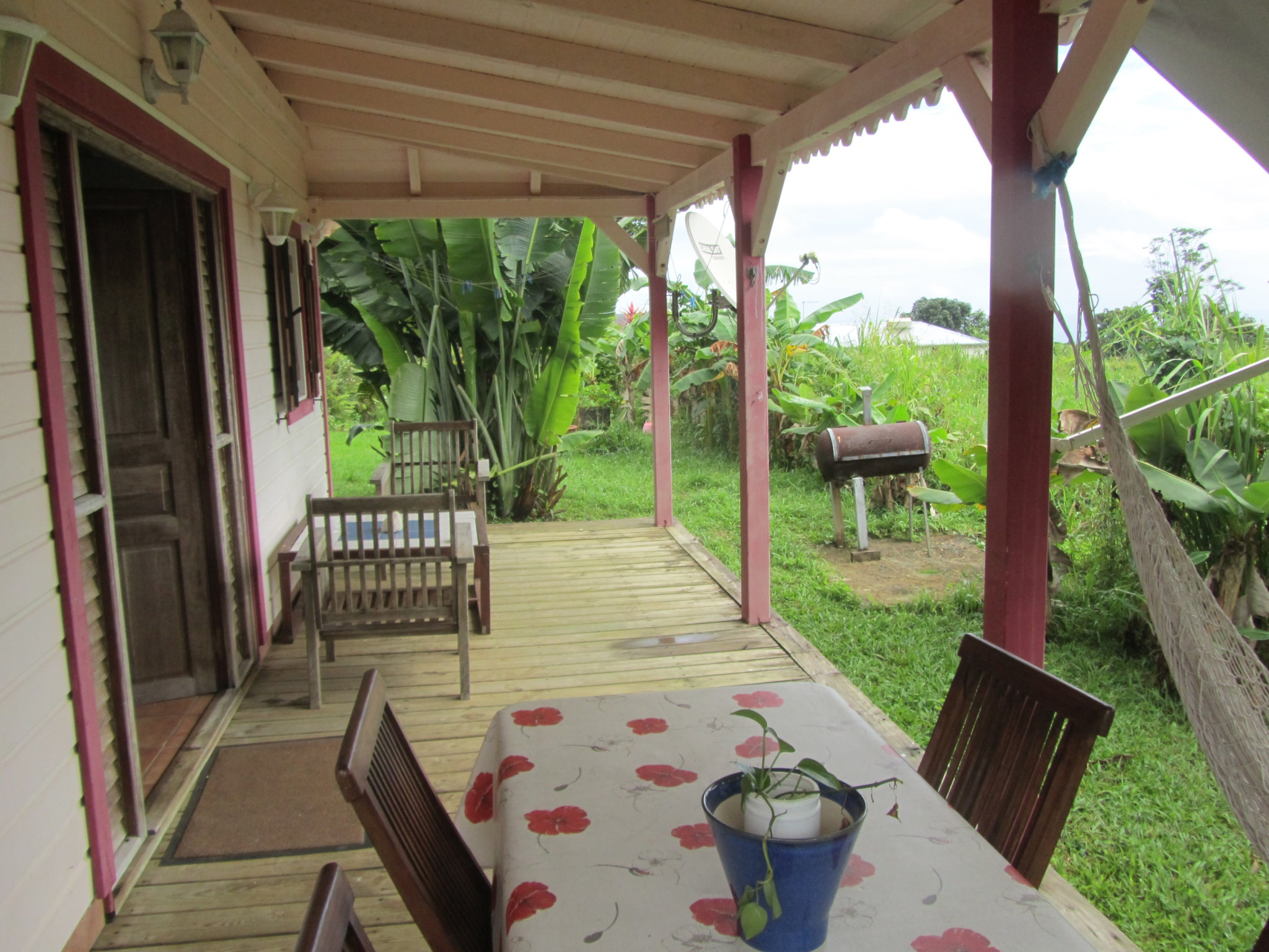 villa SainteRose A VENDRE SAINTE ROSE VILLA TYPE F3 PLUS MEZANINE GALERIE ET PISCINE.BUNGALOW